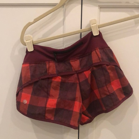 Lululemon shorts size 2 - Picture 2 of 2